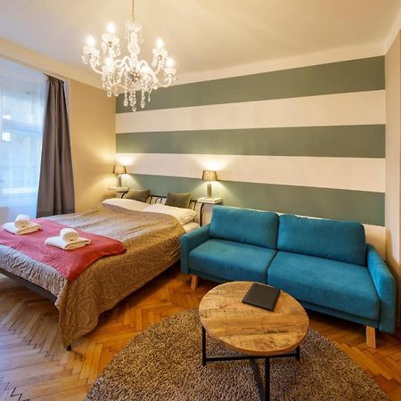 Dlouha Apartment With Balcony Prague Ngoại thất bức ảnh