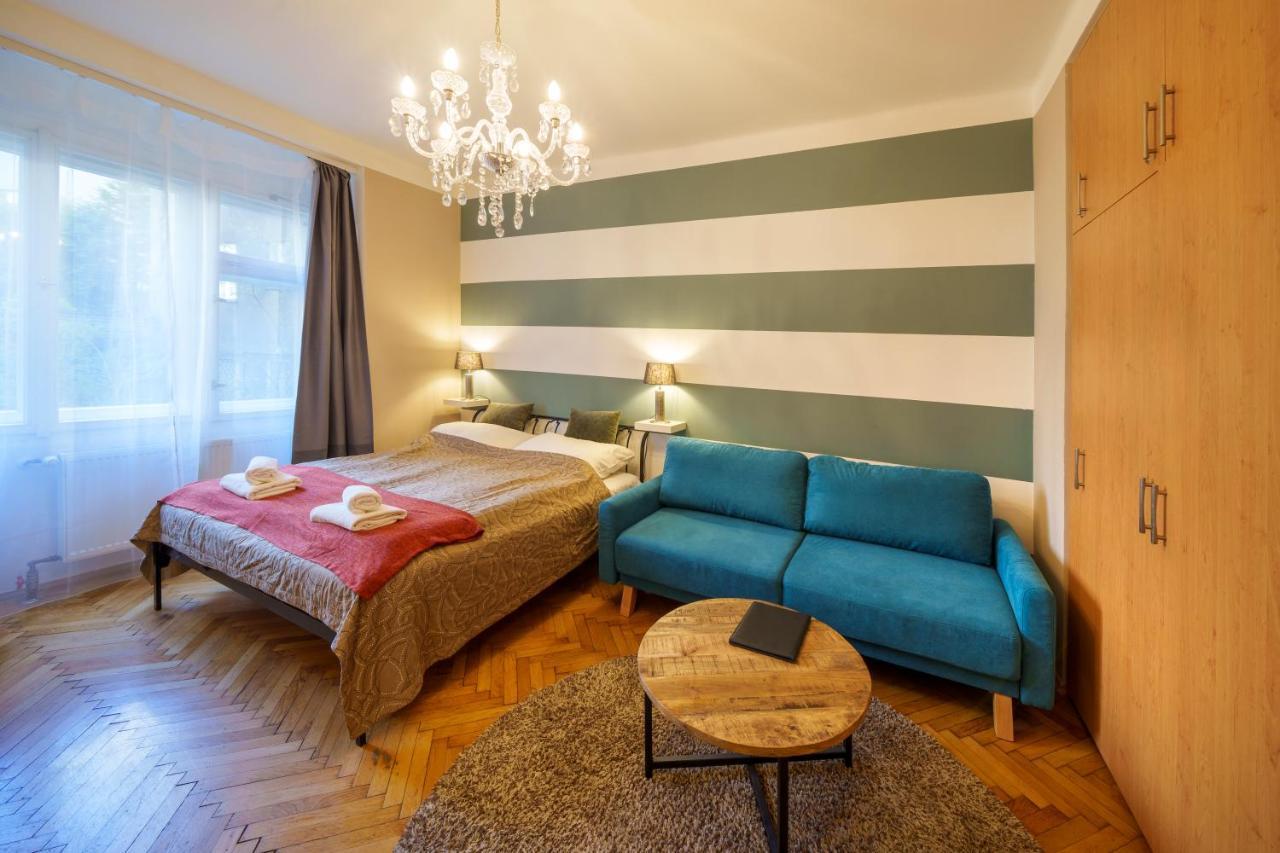 Dlouha Apartment With Balcony Prague Ngoại thất bức ảnh