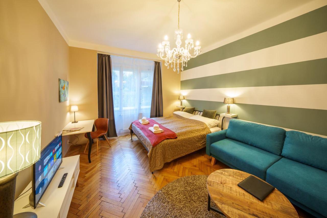 Dlouha Apartment With Balcony Prague Ngoại thất bức ảnh