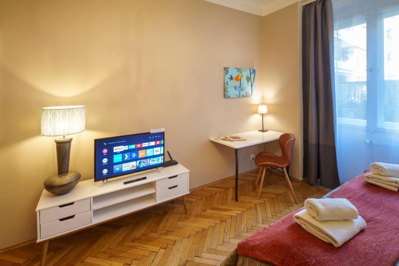 Dlouha Apartment With Balcony Prague Ngoại thất bức ảnh