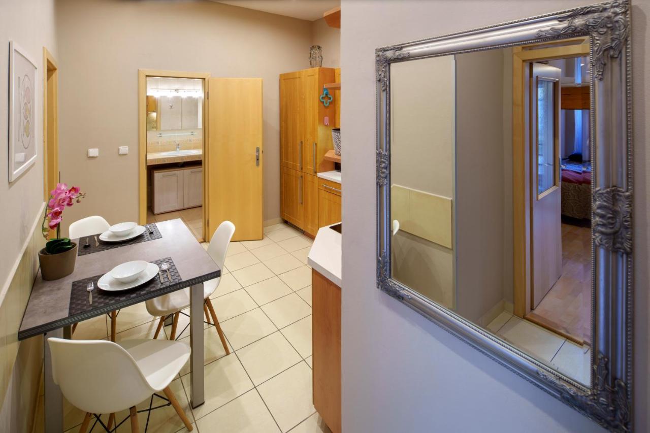 Dlouha Apartment With Balcony Prague Ngoại thất bức ảnh